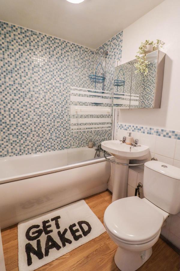 Spacious 1 Bed Flat-Free Parking Hillingdon Exterior photo